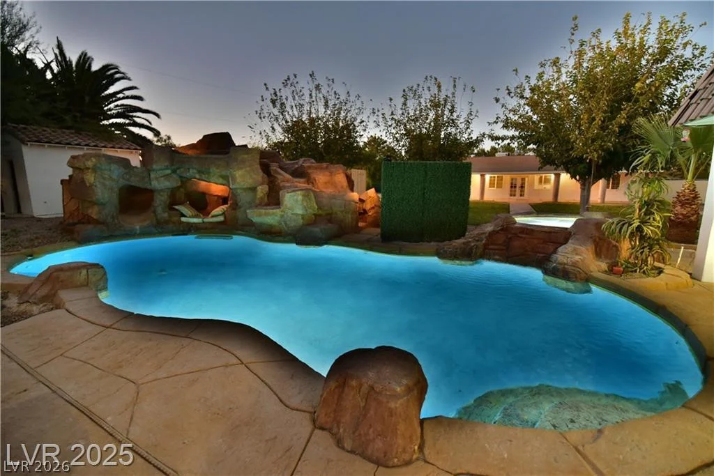 2926 Eldorado, Las Vegas, NV 89120