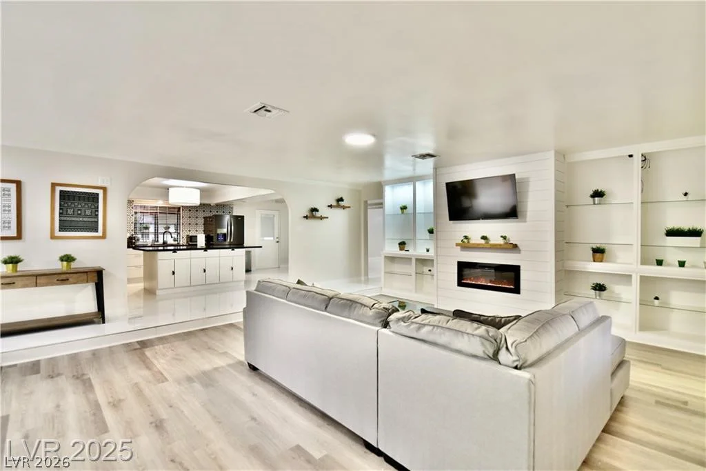 2926 Eldorado, Las Vegas, NV 89120