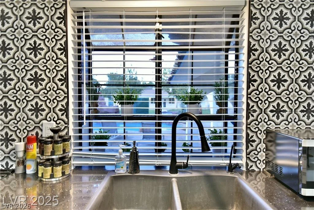 2926 Eldorado, Las Vegas, NV 89120