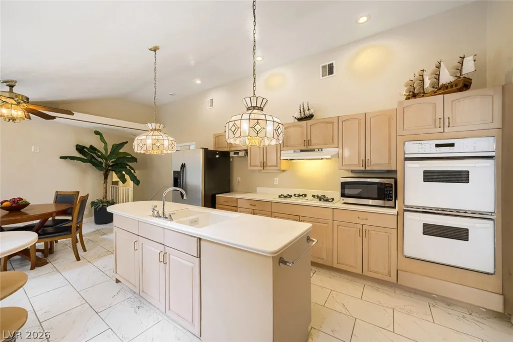 7082 Mira Vista, Las Vegas, NV 89120