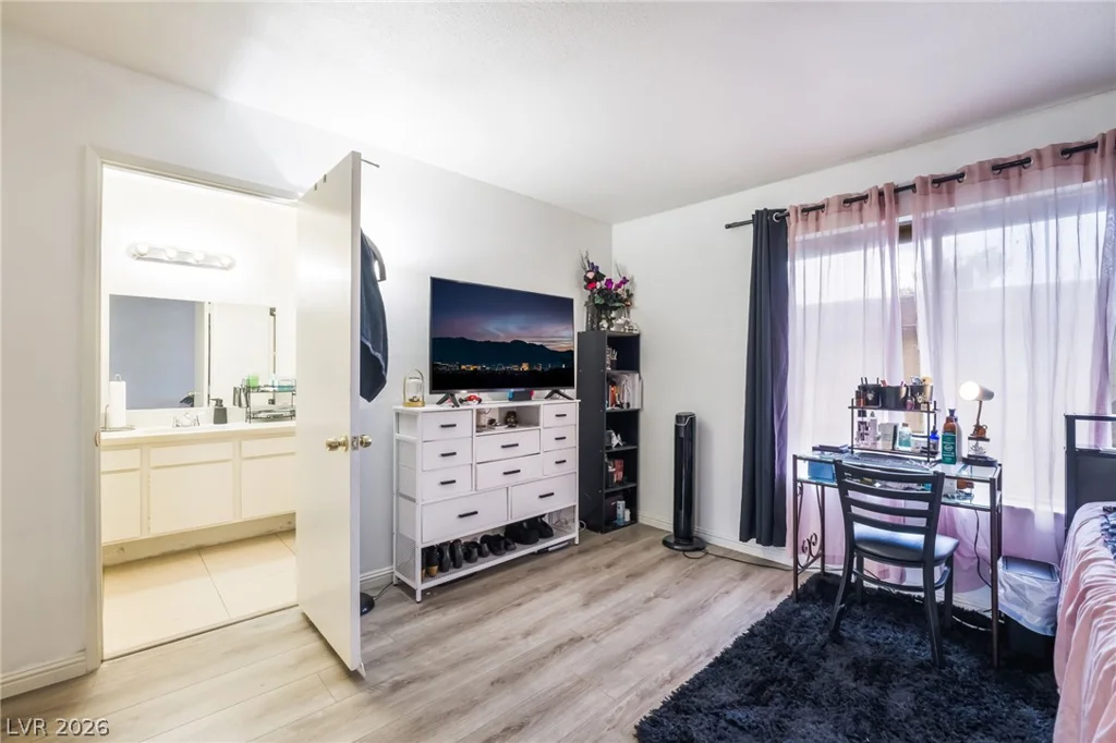 6135 Meadowgrass, Las Vegas, NV 89103