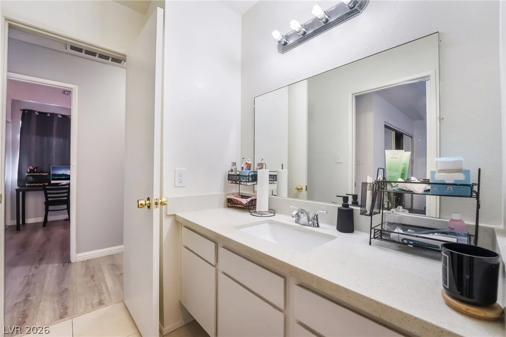 6135 Meadowgrass, Las Vegas, NV 89103