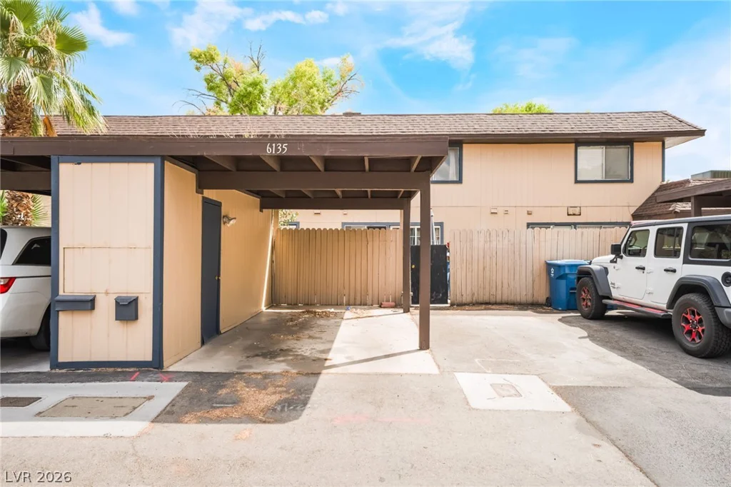 6135 Meadowgrass, Las Vegas, NV 89103