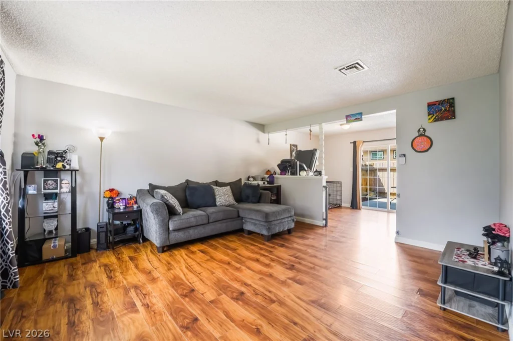 6135 Meadowgrass, Las Vegas, NV 89103