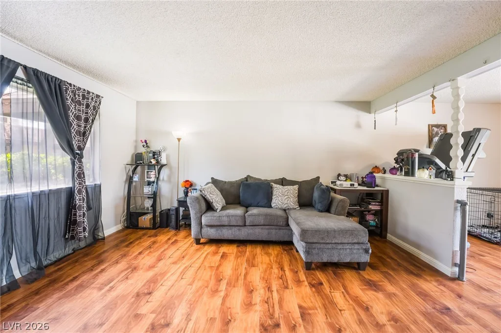 6135 Meadowgrass, Las Vegas, NV 89103