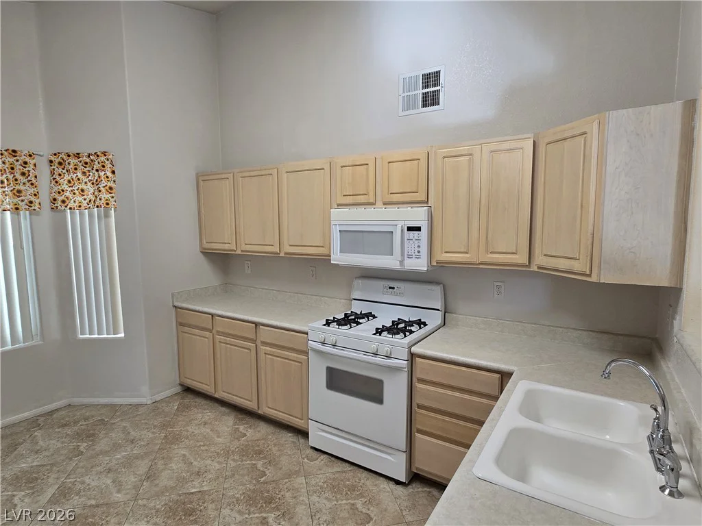 3924 Quiet Pine, Las Vegas, NV 89108