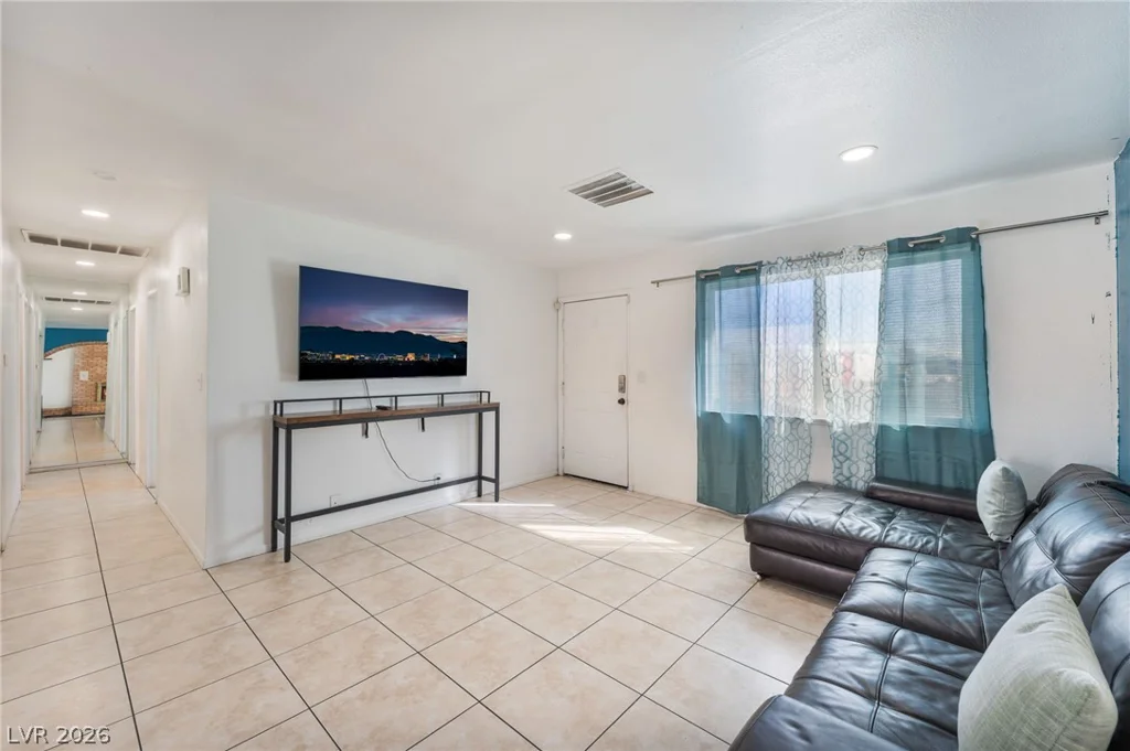 417 Torrey Pines, Las Vegas, NV 89107