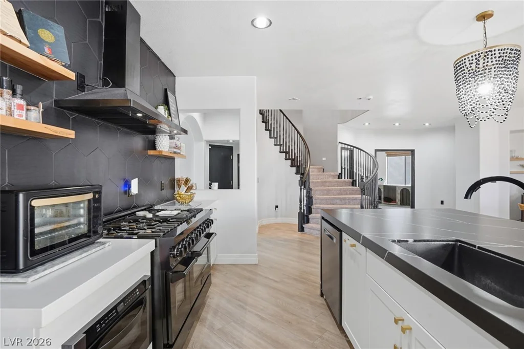 1908 Jake Andrew, North Las Vegas, NV 89086