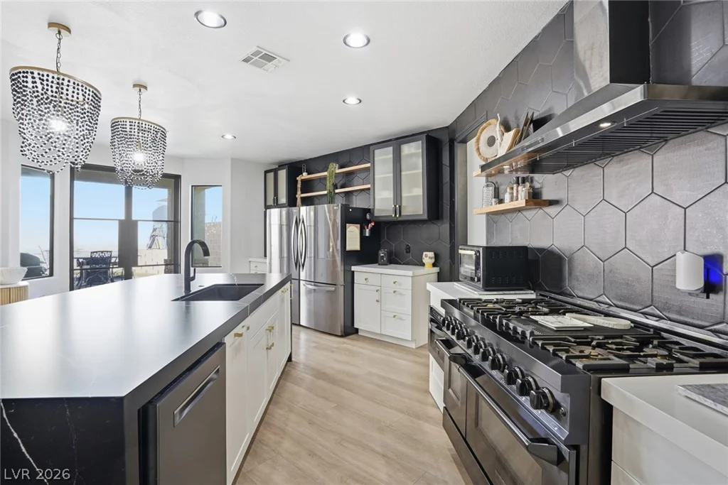 1908 Jake Andrew, North Las Vegas, NV 89086