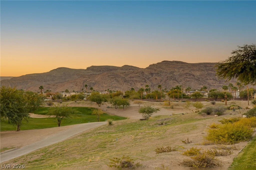 11305 Golden Chestnut, Las Vegas, NV 89135
