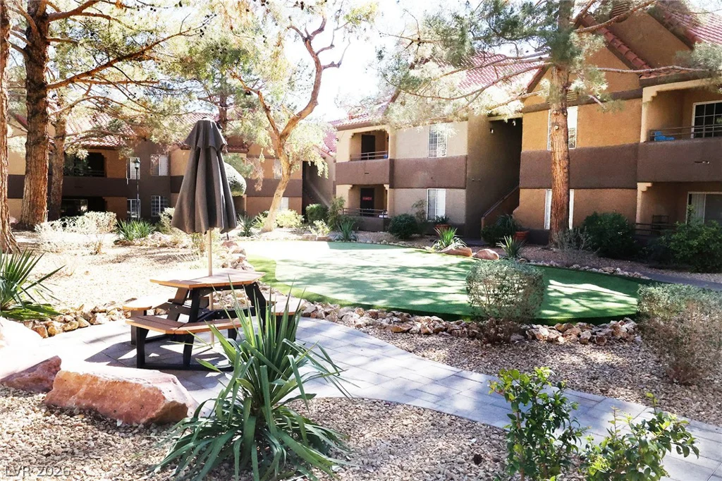 2200 Fort Apache, Las Vegas, NV 89117