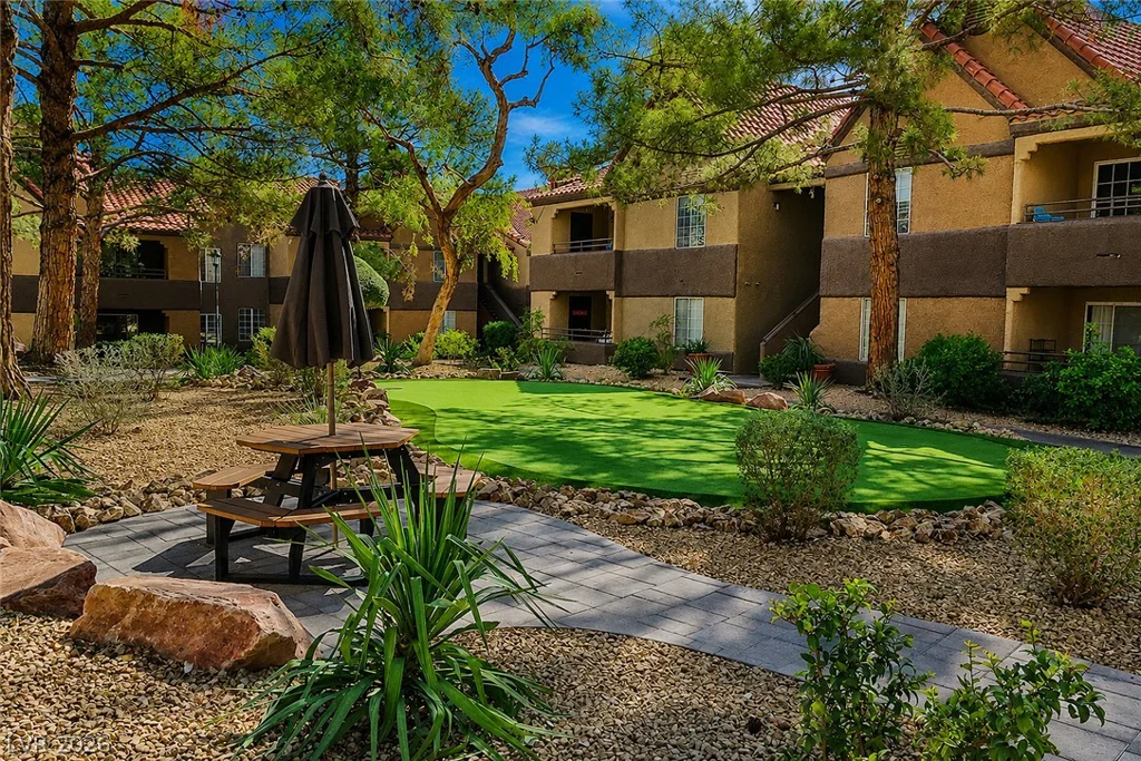 2200 Fort Apache, Las Vegas, NV 89117
