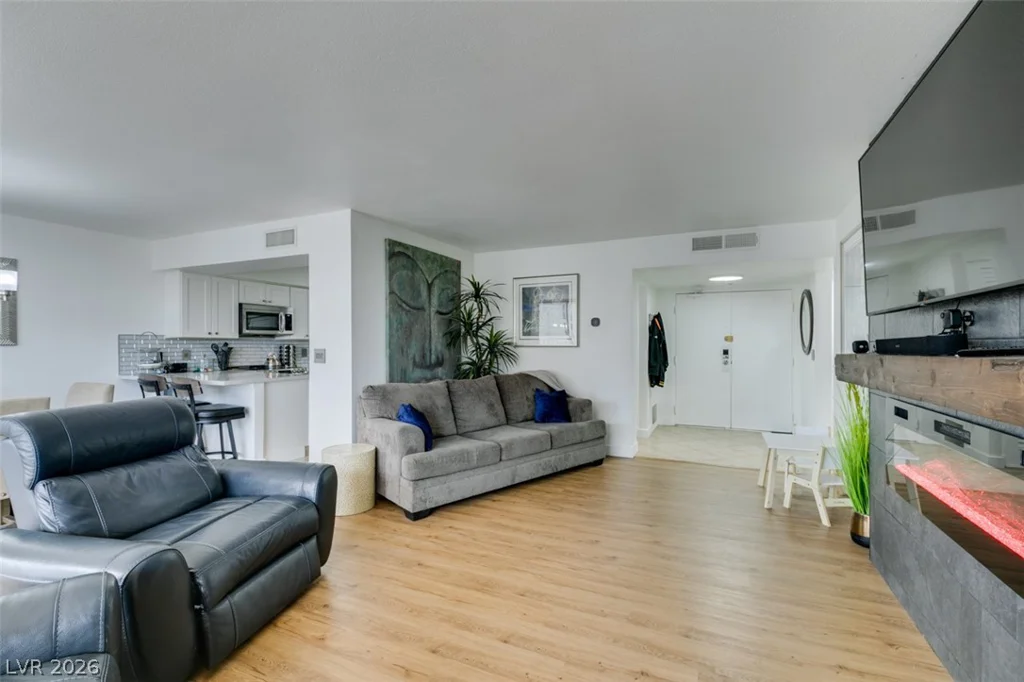 205 Harmon, Las Vegas, NV 89169