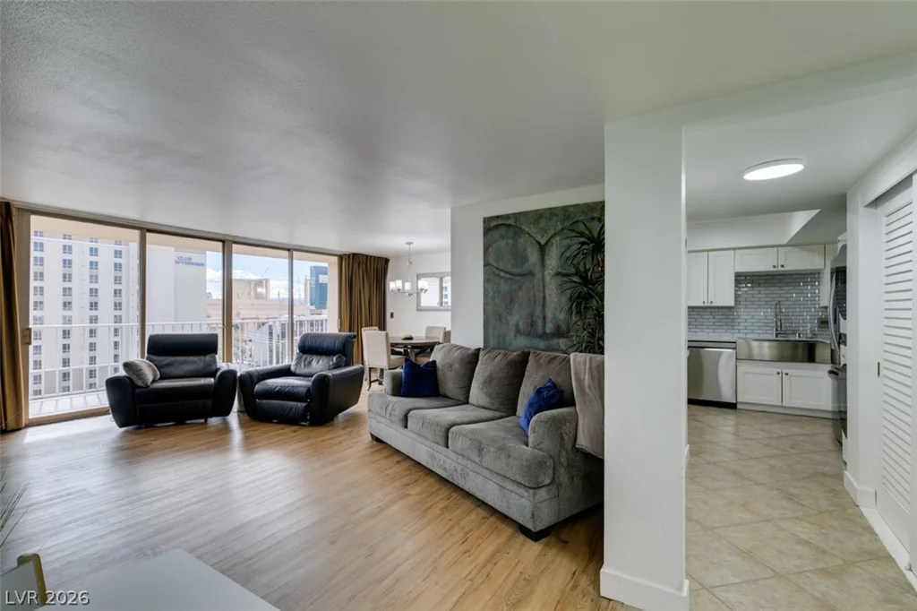 205 Harmon, Las Vegas, NV 89169