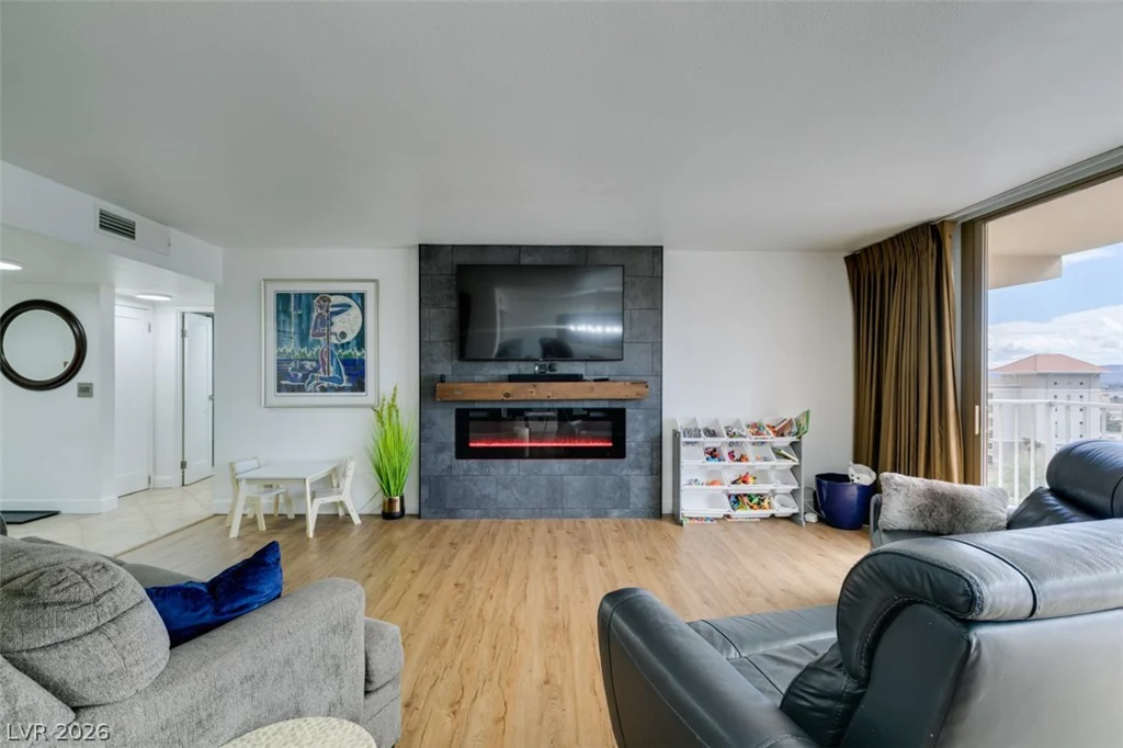 205 Harmon, Las Vegas, NV 89169