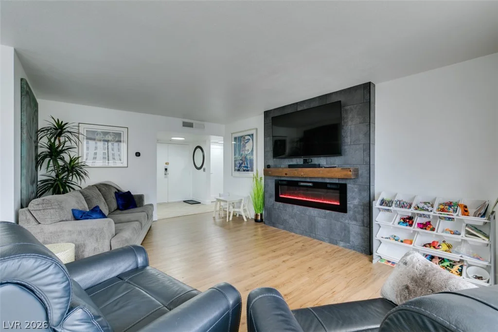 205 Harmon, Las Vegas, NV 89169