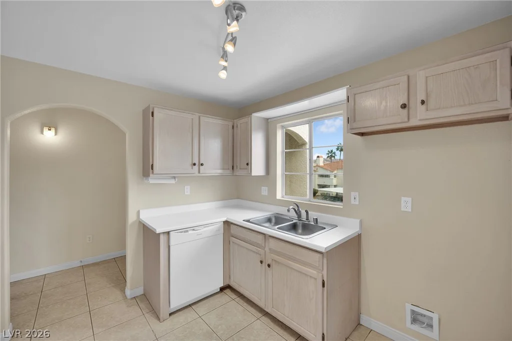 698 Racetrack, Henderson, NV 89015