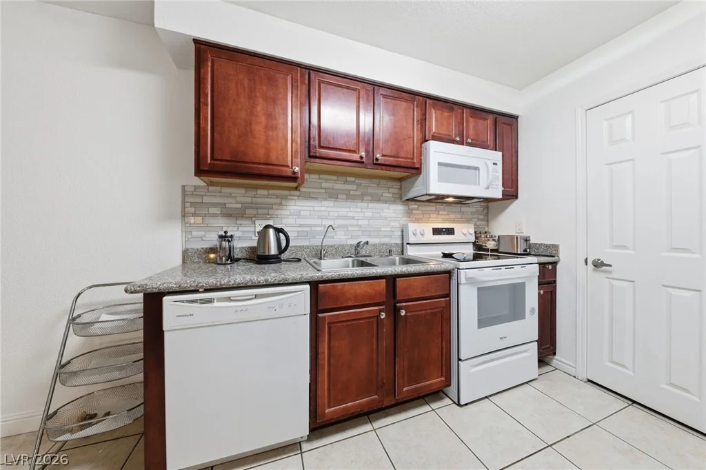 2451 Rainbow, Las Vegas, NV 89108
