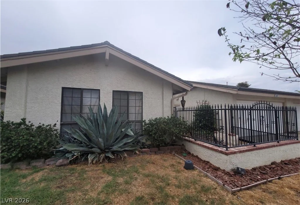 600 Woodmount, Las Vegas, NV 89107