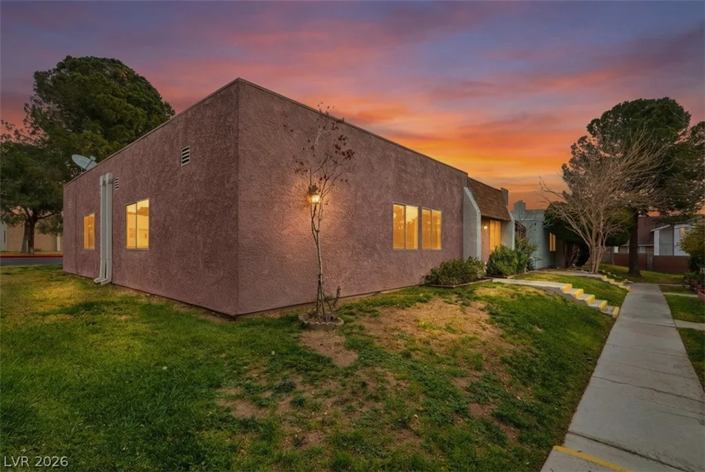 3631 Villa Knolls East, Las Vegas, NV 89120