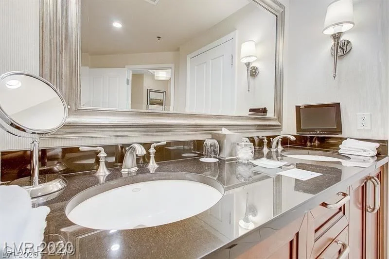 145 Harmon, Las Vegas, NV 89109