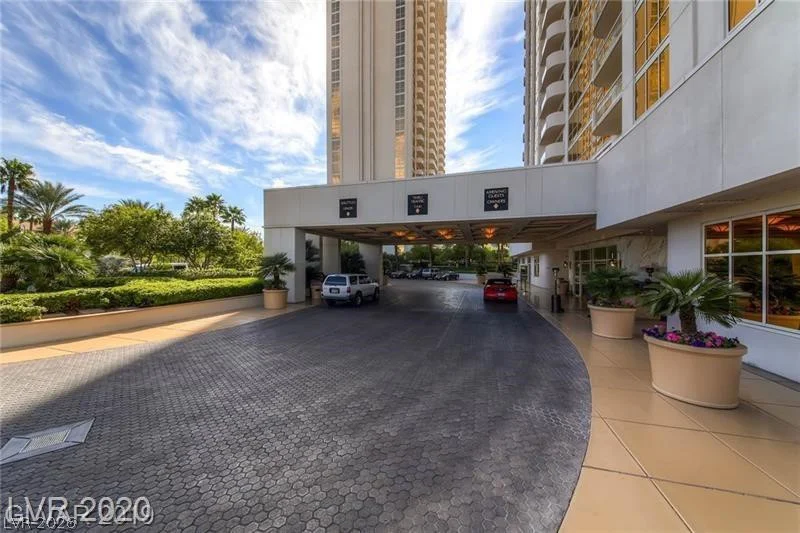 145 Harmon, Las Vegas, NV 89109