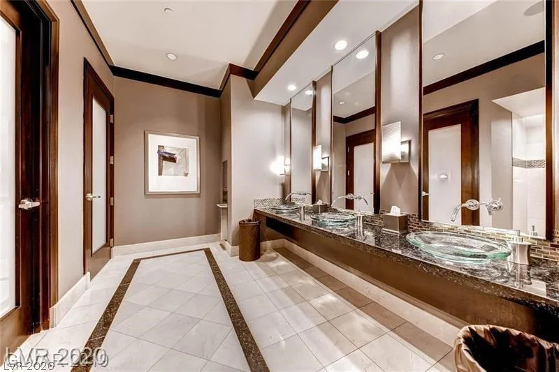 145 Harmon, Las Vegas, NV 89109