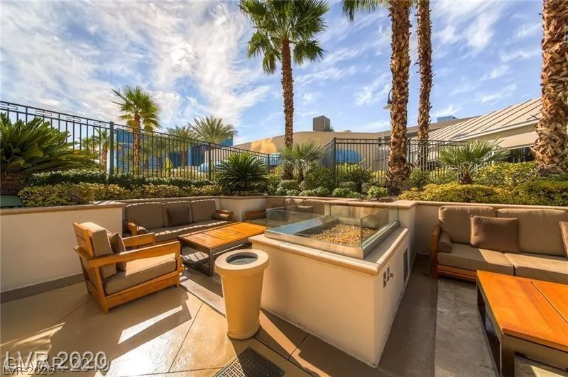 145 Harmon, Las Vegas, NV 89109