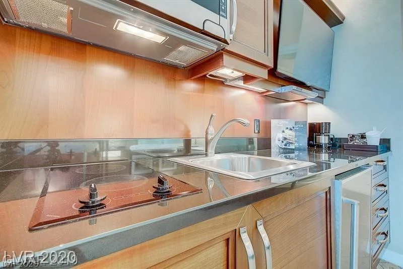 145 Harmon, Las Vegas, NV 89109