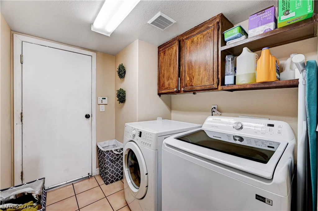 6508 Moon Roses, Las Vegas, NV 89108
