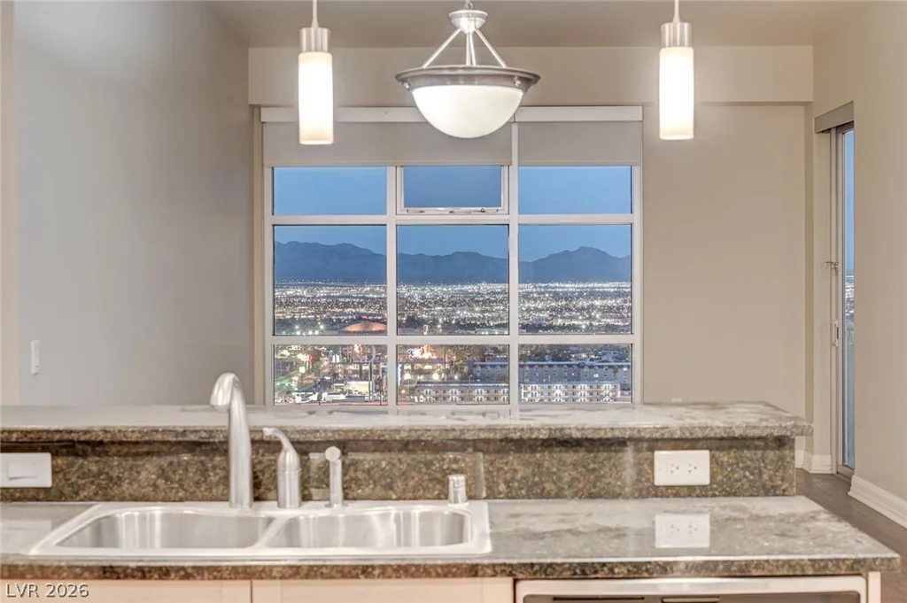150 Las Vegas, Las Vegas, NV 89101