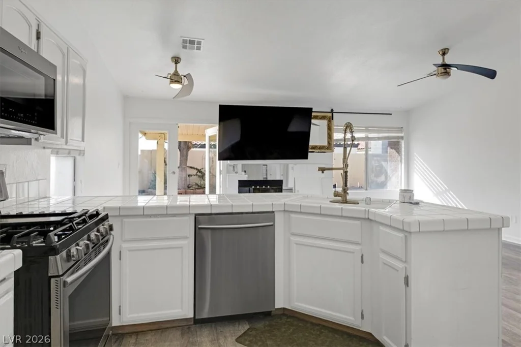 2305 Lone Ridge, North Las Vegas, NV 89032