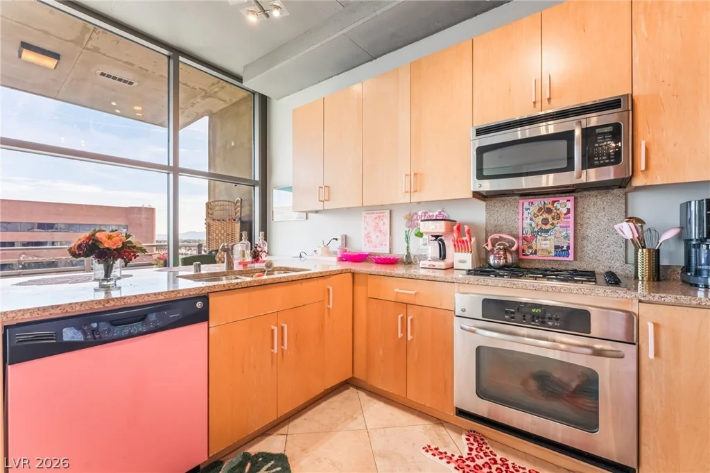 353 Bonneville, Las Vegas, NV 89101