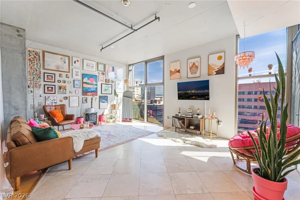 353 Bonneville, Las Vegas, NV 89101