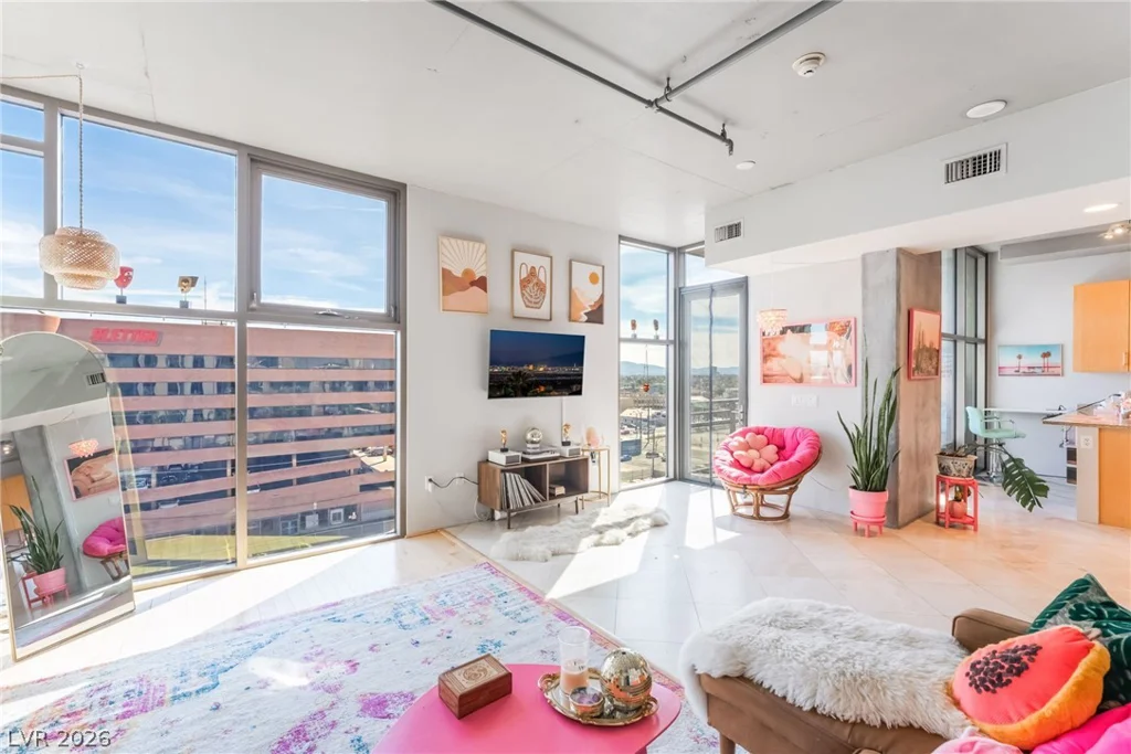 353 Bonneville, Las Vegas, NV 89101
