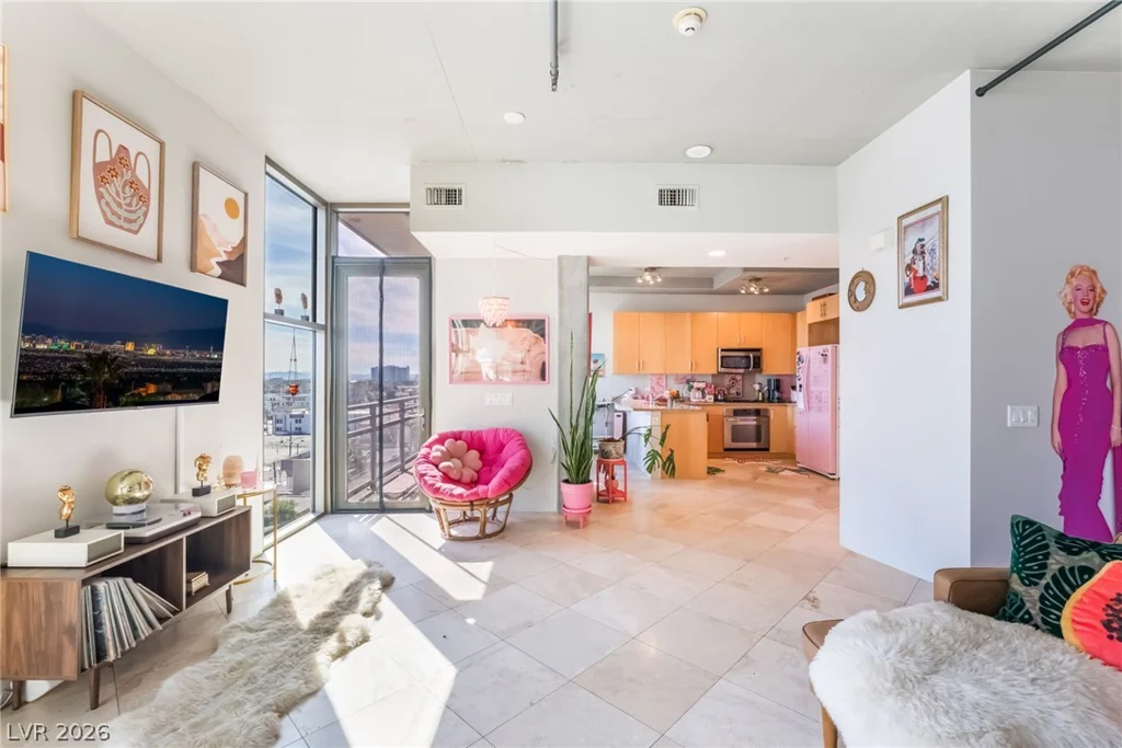 353 Bonneville, Las Vegas, NV 89101