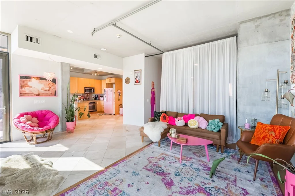 353 Bonneville, Las Vegas, NV 89101