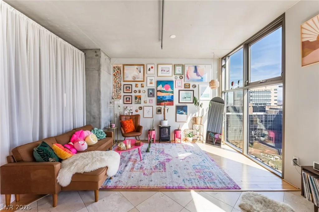 353 Bonneville, Las Vegas, NV 89101