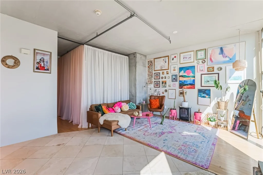 353 Bonneville, Las Vegas, NV 89101