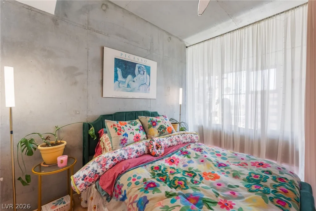 353 Bonneville, Las Vegas, NV 89101