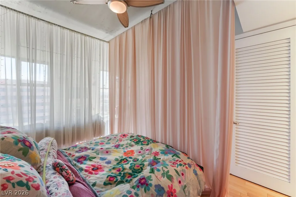 353 Bonneville, Las Vegas, NV 89101