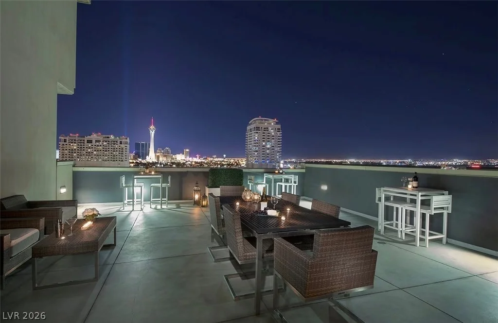 353 Bonneville, Las Vegas, NV 89101