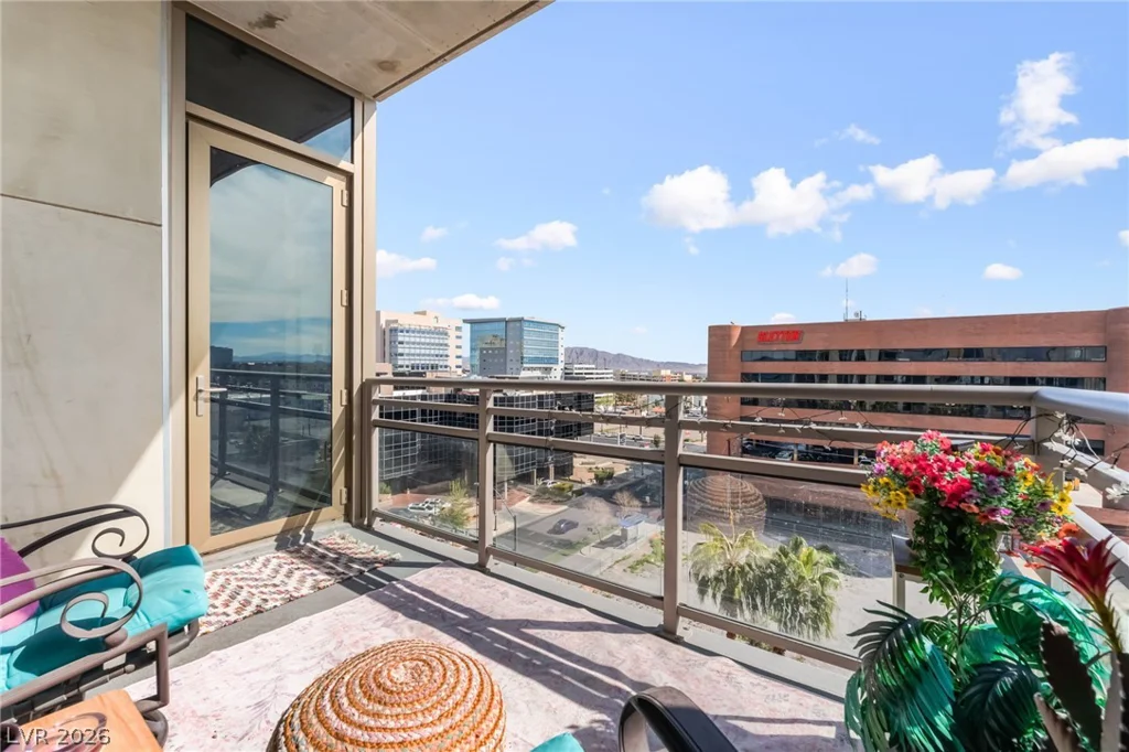 353 Bonneville, Las Vegas, NV 89101