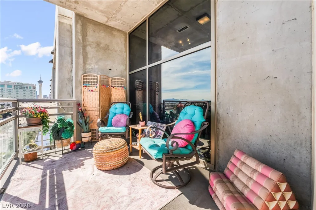 353 Bonneville, Las Vegas, NV 89101