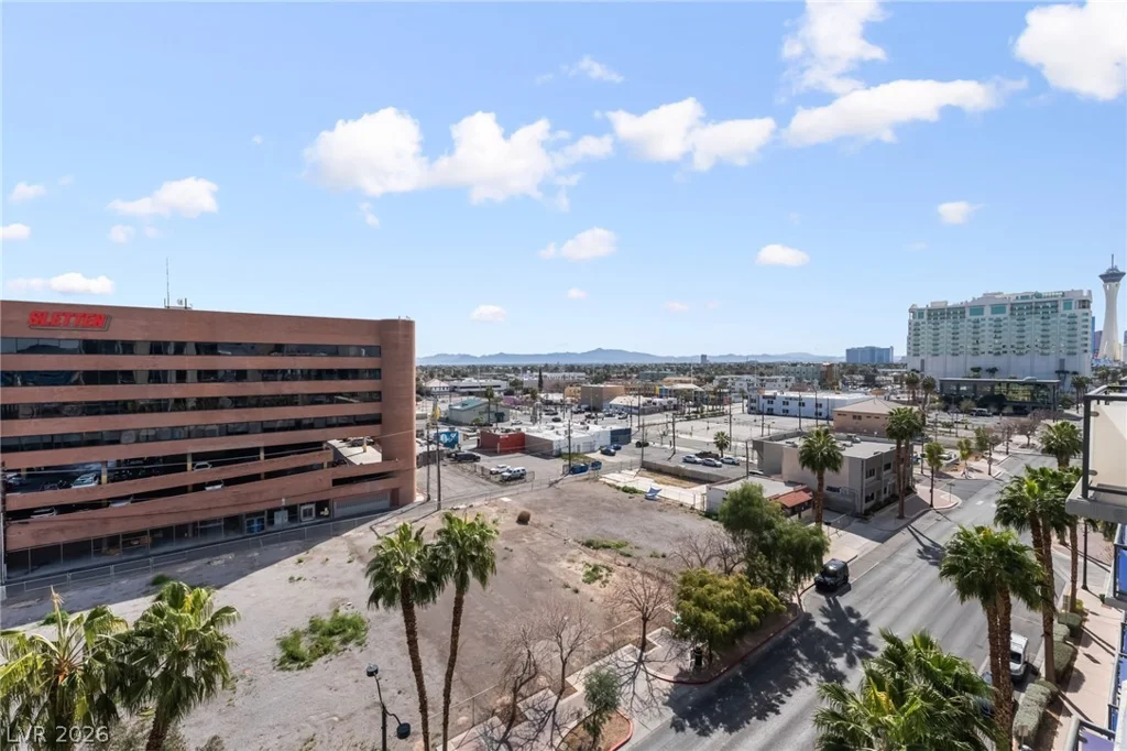 353 Bonneville, Las Vegas, NV 89101