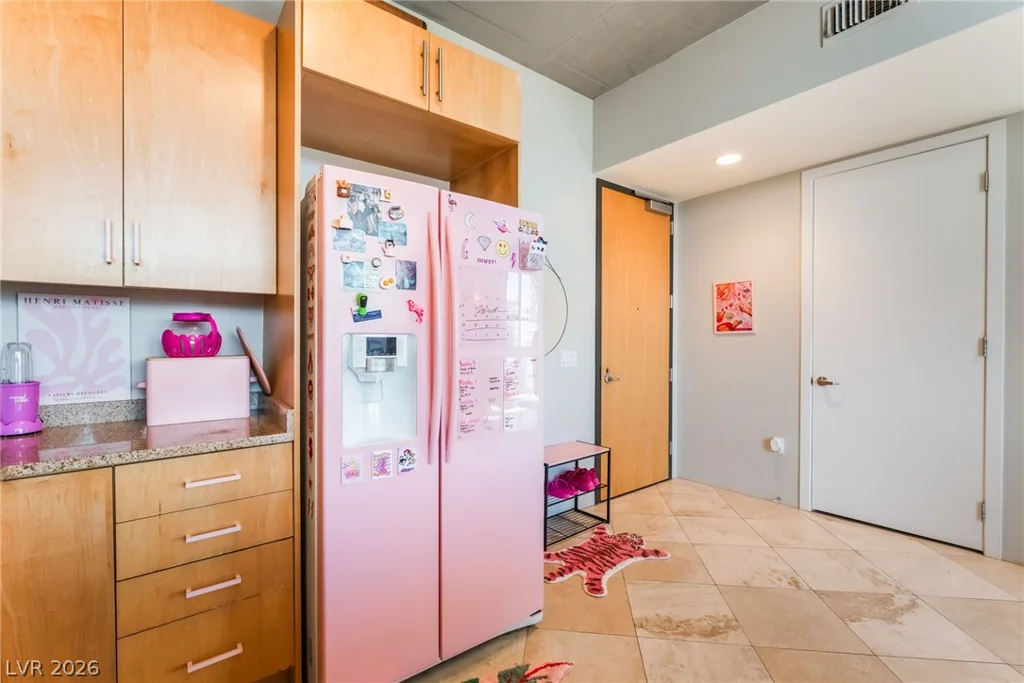 353 Bonneville, Las Vegas, NV 89101