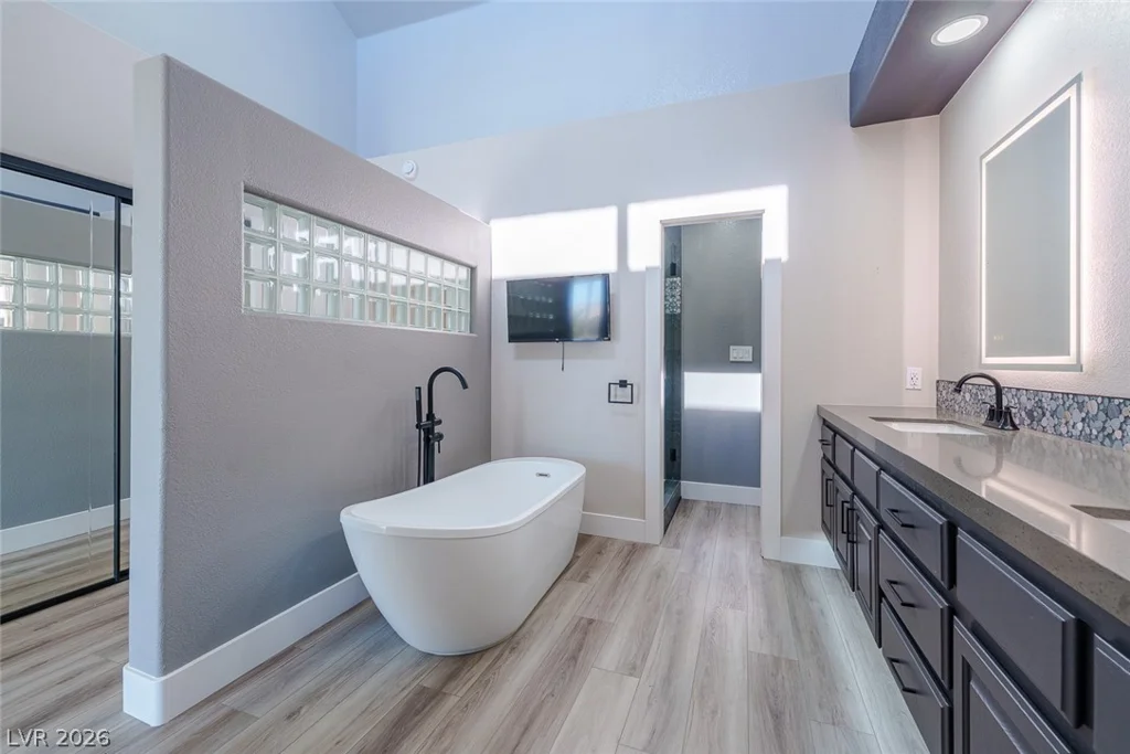 8185 Round Hills, Las Vegas, NV 89113