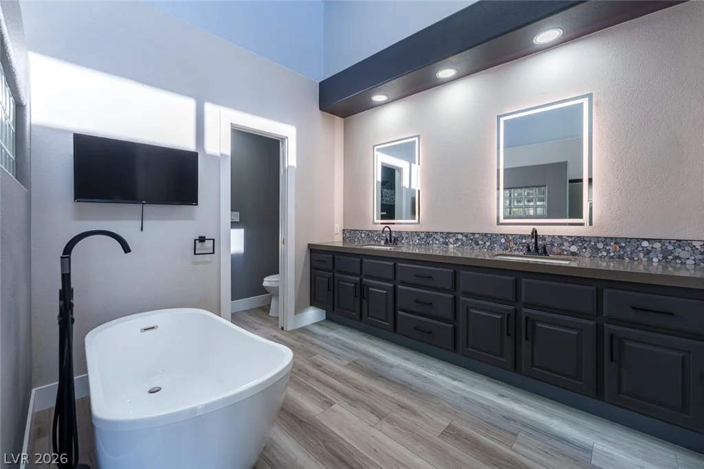 8185 Round Hills, Las Vegas, NV 89113