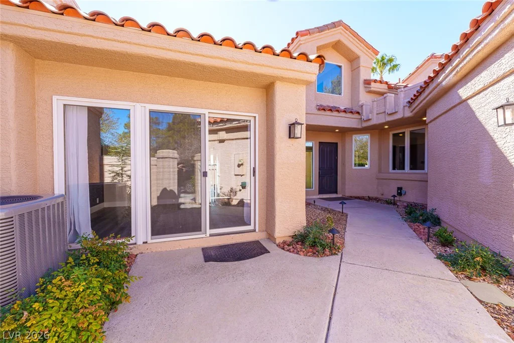 8185 Round Hills, Las Vegas, NV 89113