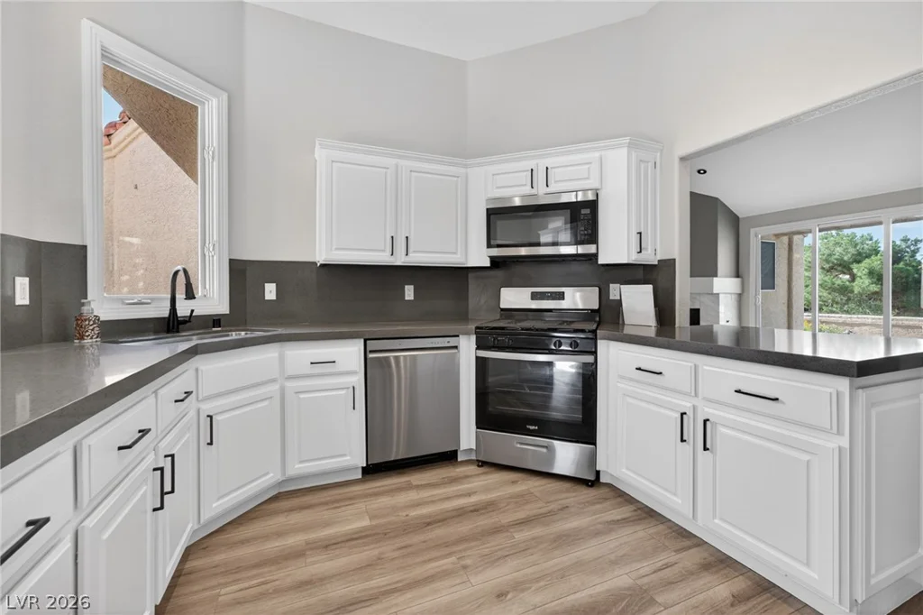 8185 Round Hills, Las Vegas, NV 89113